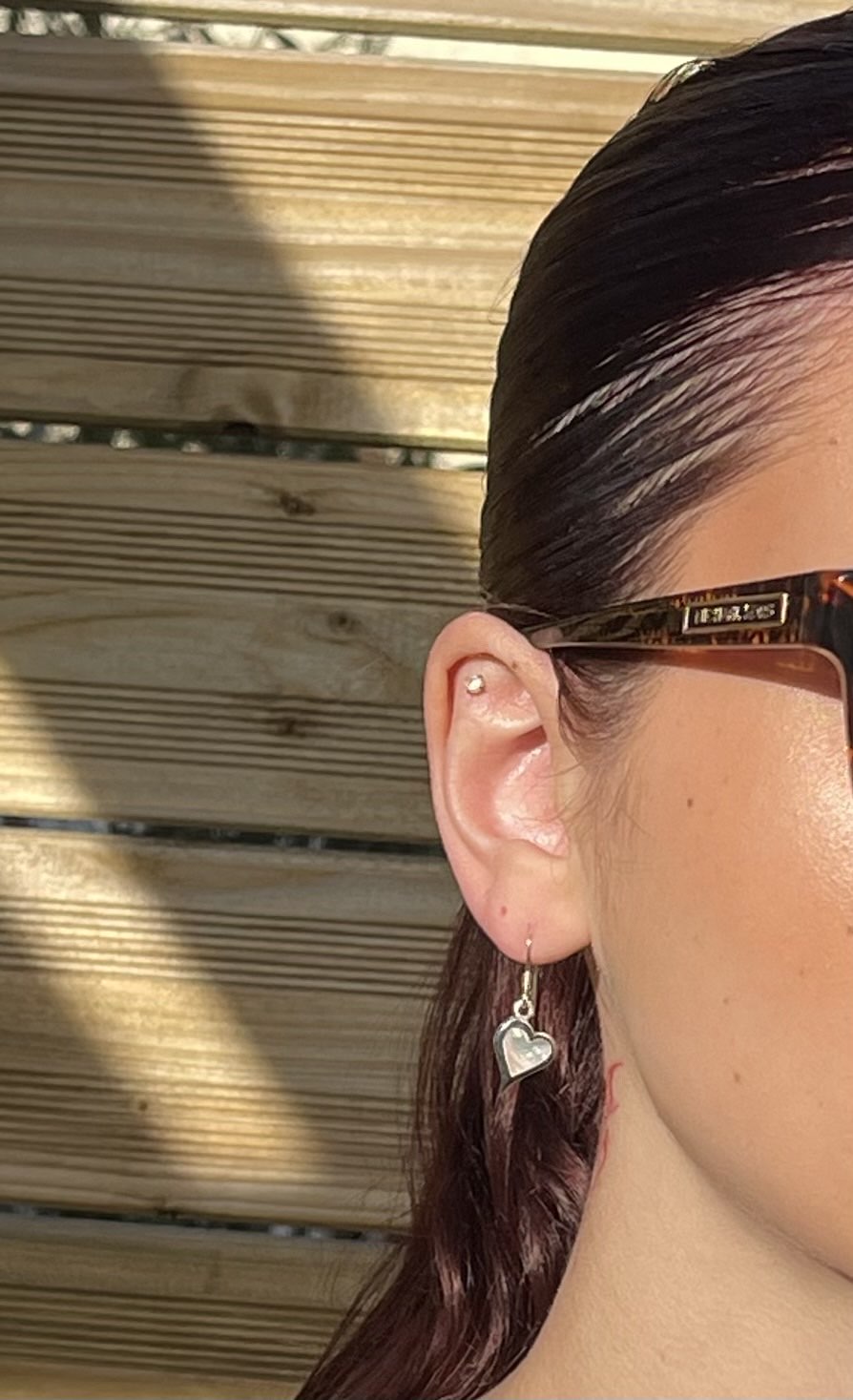 Boucles d'oreilles Cœur en argent 925 et nacre naturelle portées
