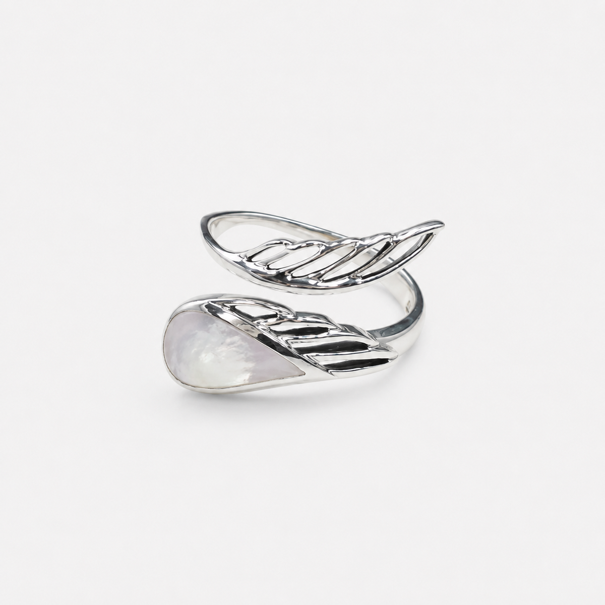 Bague réglable aile d’ange en argent 925 et nacre naturelle