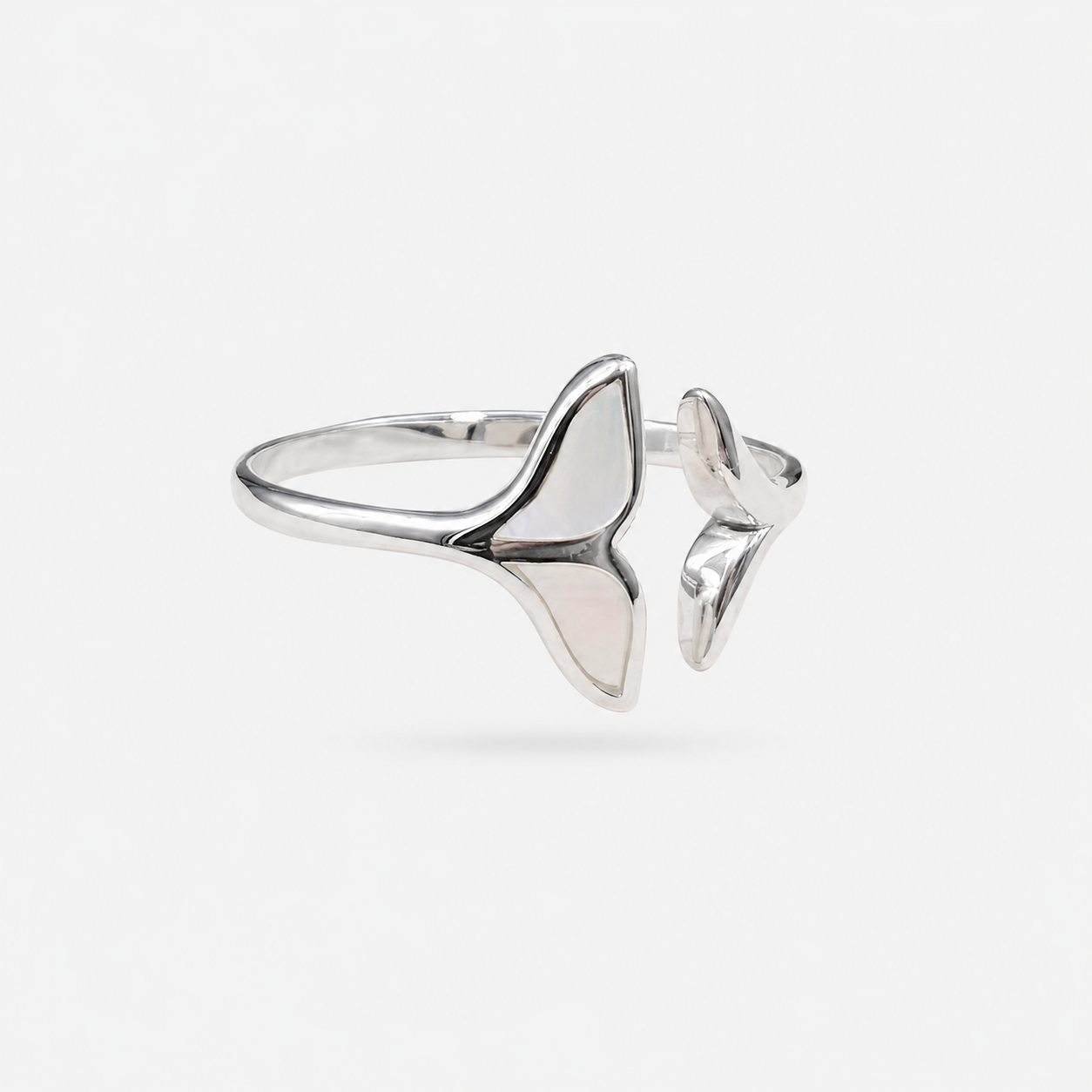 Bague réglable queue de baleine en argent 925 et nacre naturelle