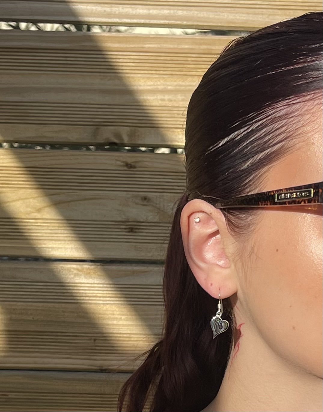 Boucles d'oreilles Cœur en argent 925 et abalone naturelle portées
