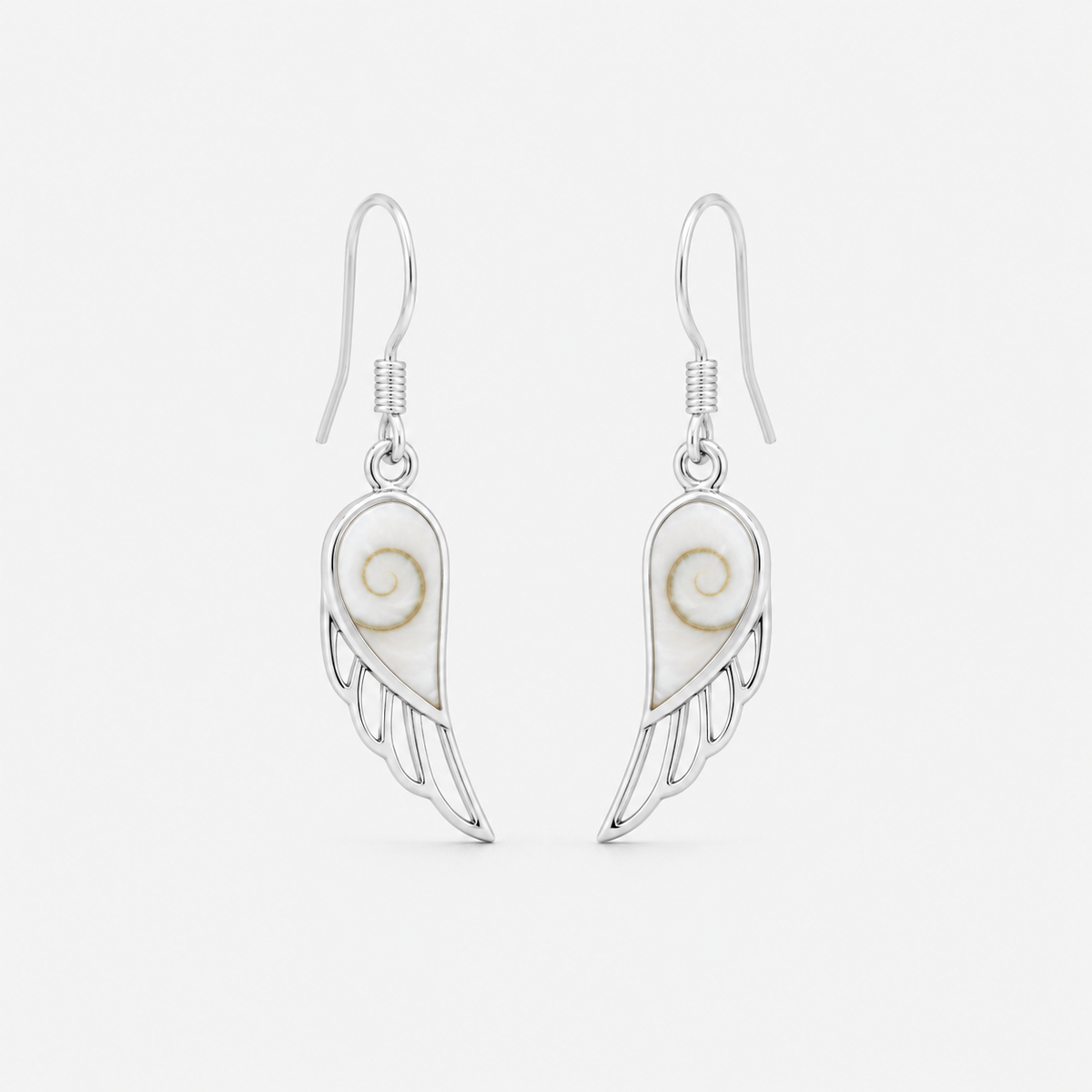 Boucles d'oreilles Aile d'Ange en argent 925 et Œil de Sainte-Lucie naturel sur fond gris clair