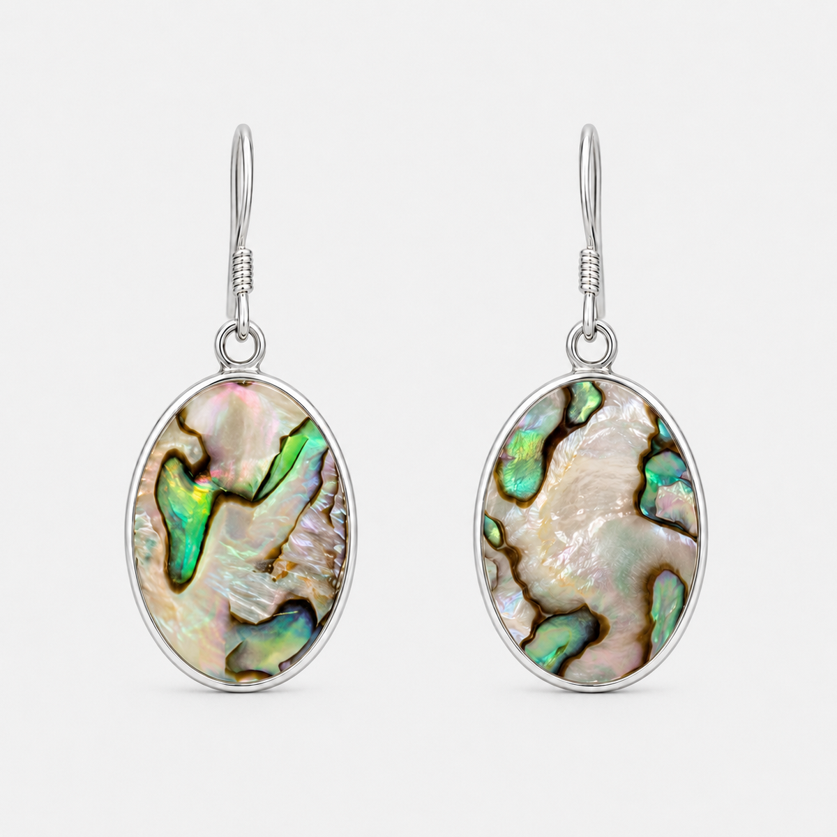 Boucles d'oreilles Arbre de Vie ovales en argent 925 et abalone naturelle, verso sur fond gris clair