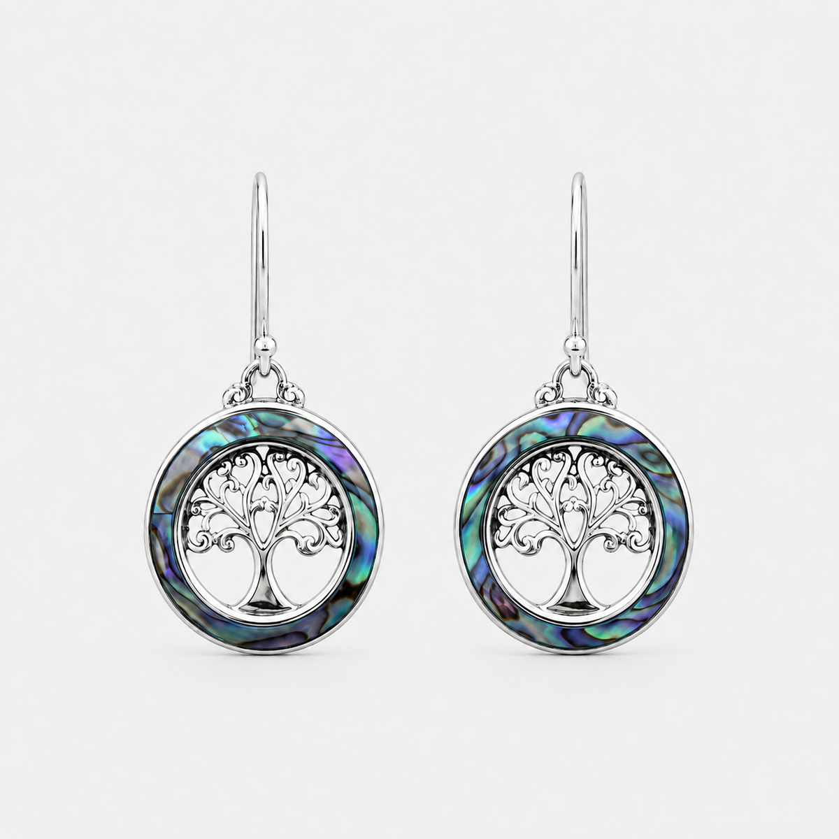 Boucles d'oreilles Arbre de Vie rondes en argent 925 et abalone naturelle sur fond gris clair