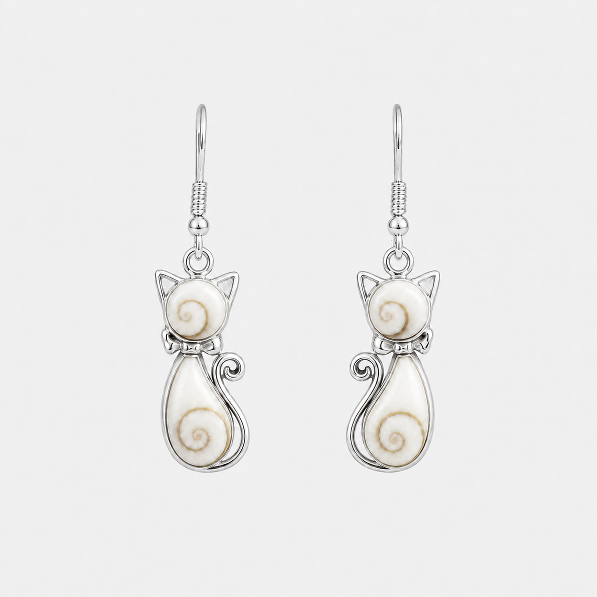 Boucles d'oreilles Chat en argent 925 et Œil de Sainte-Lucie naturel sur fond gris clair