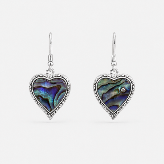Boucles d'oreilles Cœur en argent 925 et abalone naturelle avec contour ciselé sur fond gris clair