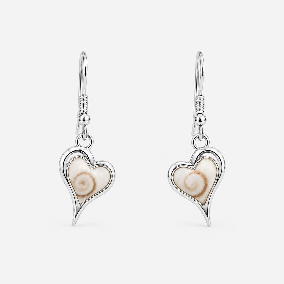 Boucles d'oreilles Cœur en argent 925 et Œil de Sainte-Lucie naturel sur fond gris clair