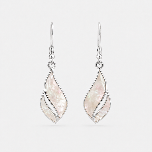 Boucles d'oreilles Double Coquillage en argent 925 et nacre naturelle sur fond gris clair
