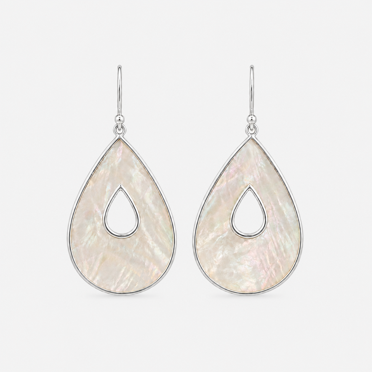 Boucles d'oreilles Goutte grand modèle en argent 925 et nacre naturelle sur fond gris clair
