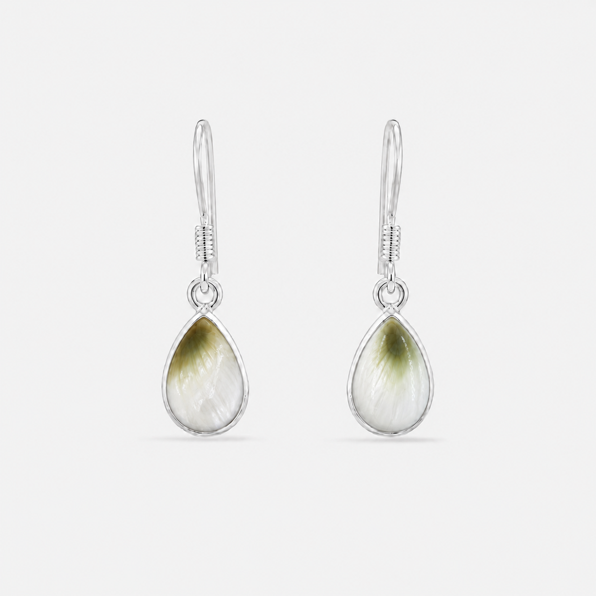 Boucles d'Oreilles Goutte verso en Argent 925 avec revers naturel de l'Œil de Sainte-Lucie sur fond gris clair