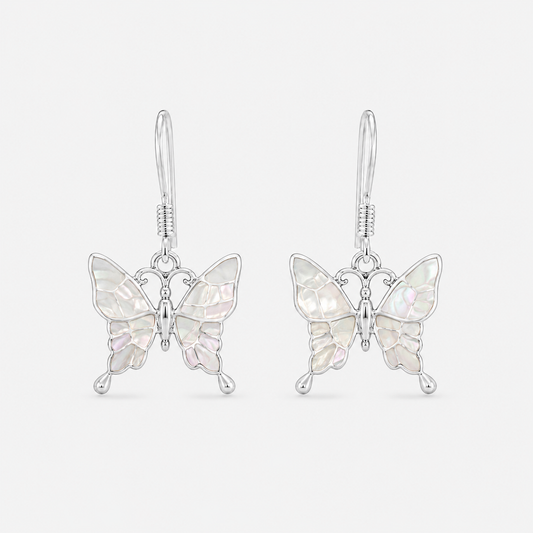 Boucles d'oreilles papillon en argent 925 et nacre naturelle sur fond gris clair