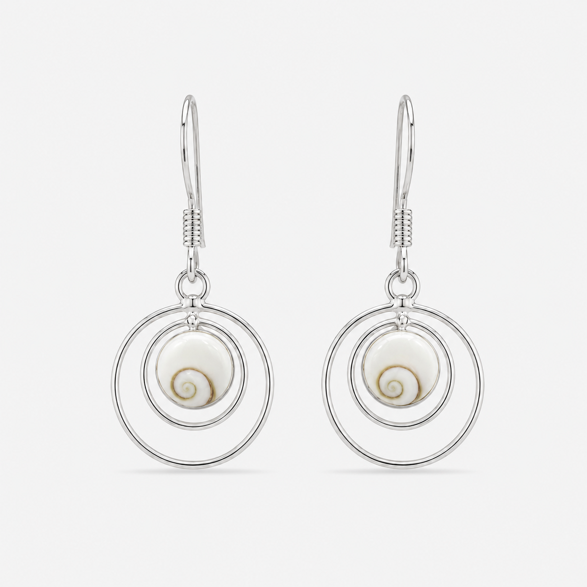 Boucles d'oreilles rondes à deux cercles en argent 925 et Œil de Sainte-Lucie naturel sur fond gris clair