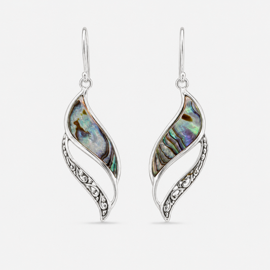 Boucles d'oreilles grand modèle en argent 925 et abalone naturelle sur fond gris clair