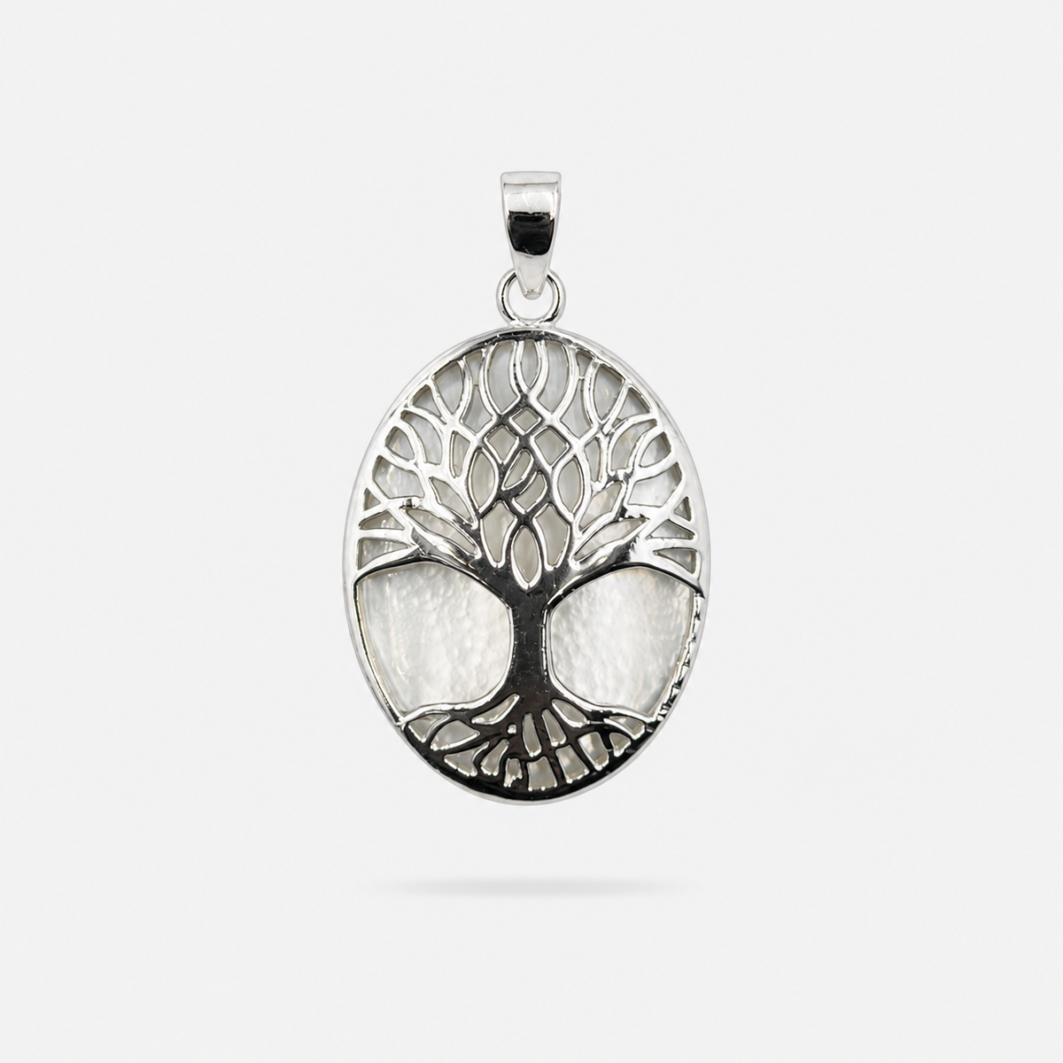 Pendentif Arbre de Vie ovale en Argent 925 et Nacre naturelle sur fond clair