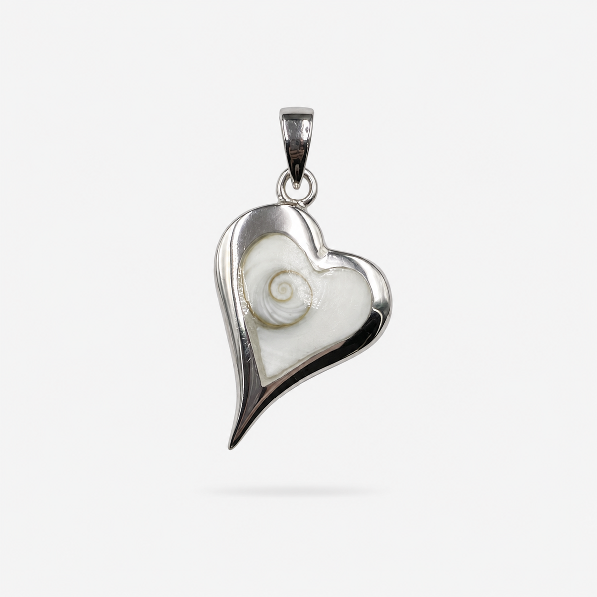 Pendentif cœur en Argent 925 et Œil de Sainte-Lucie naturel sur fond clair