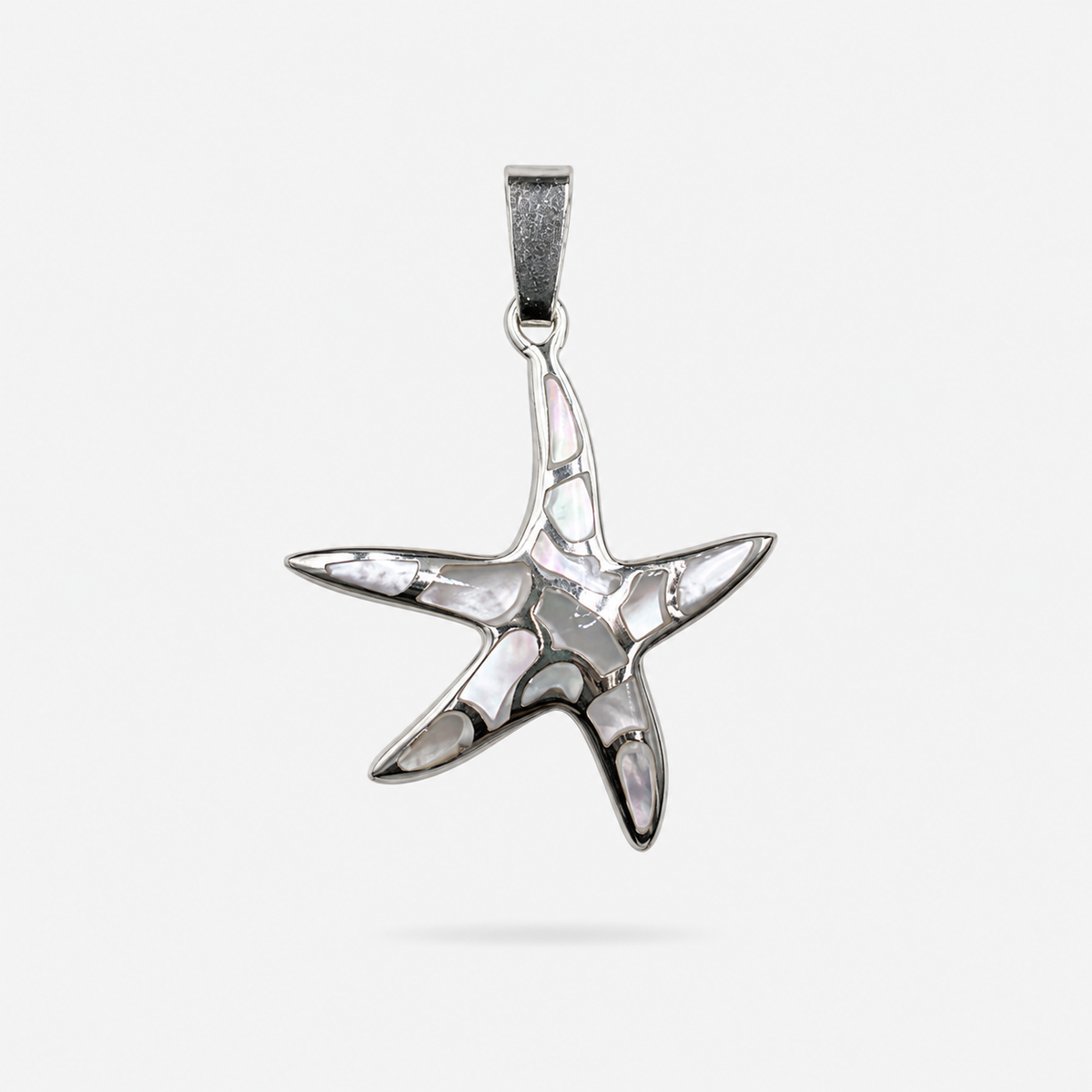 Petit pendentif étoile de mer en Argent 925 et Nacre naturelle sur fond clair