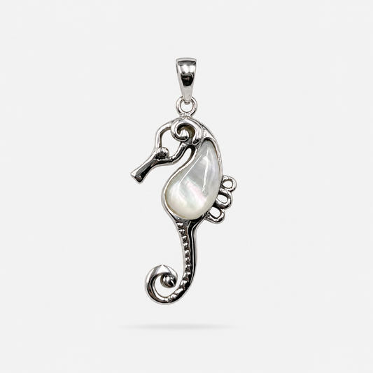 Pendentif hippocampe en argent 925 et nacre naturelle