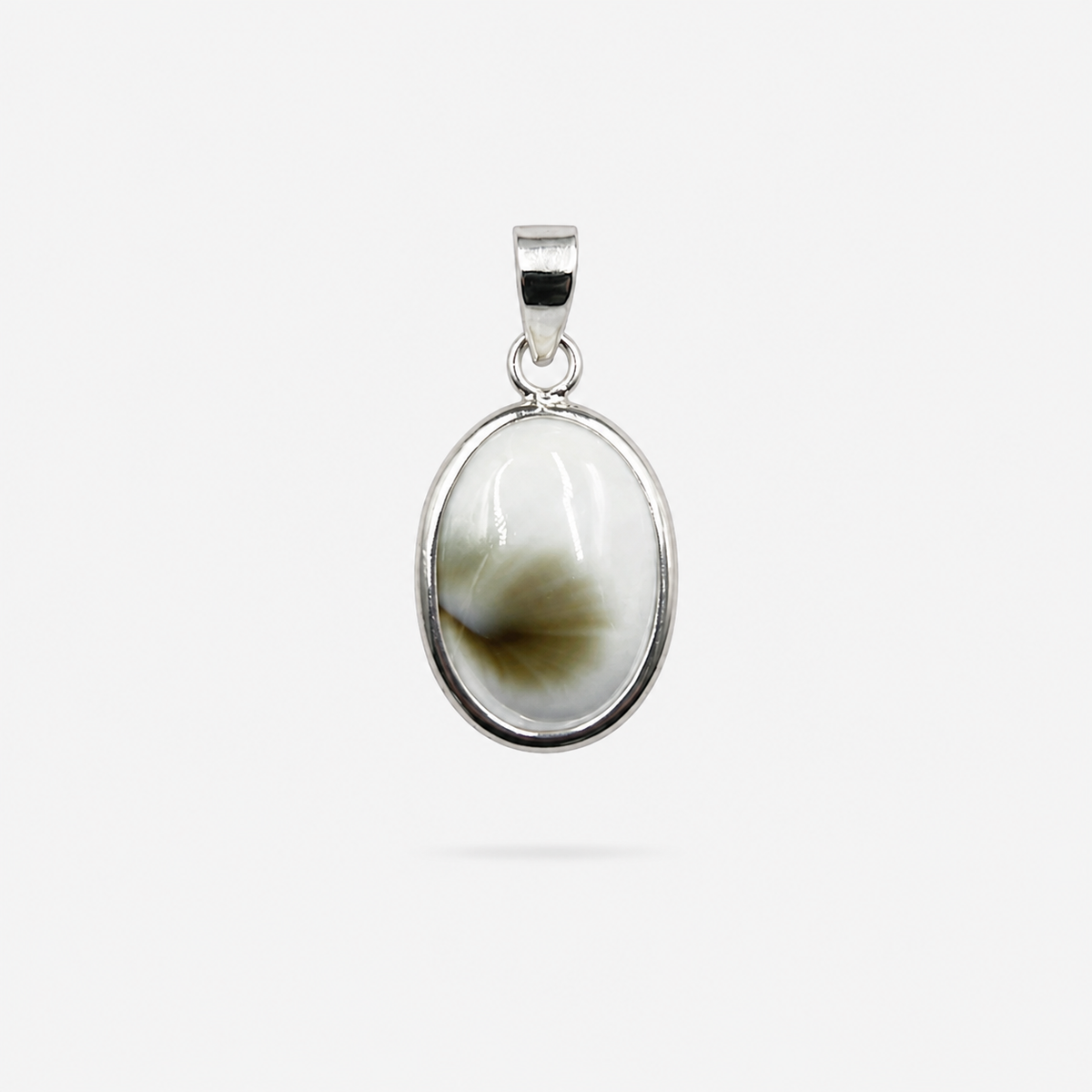 Pendentif ovale petit modèle en argent 925 et Œil de Sainte-Lucie naturel – verso