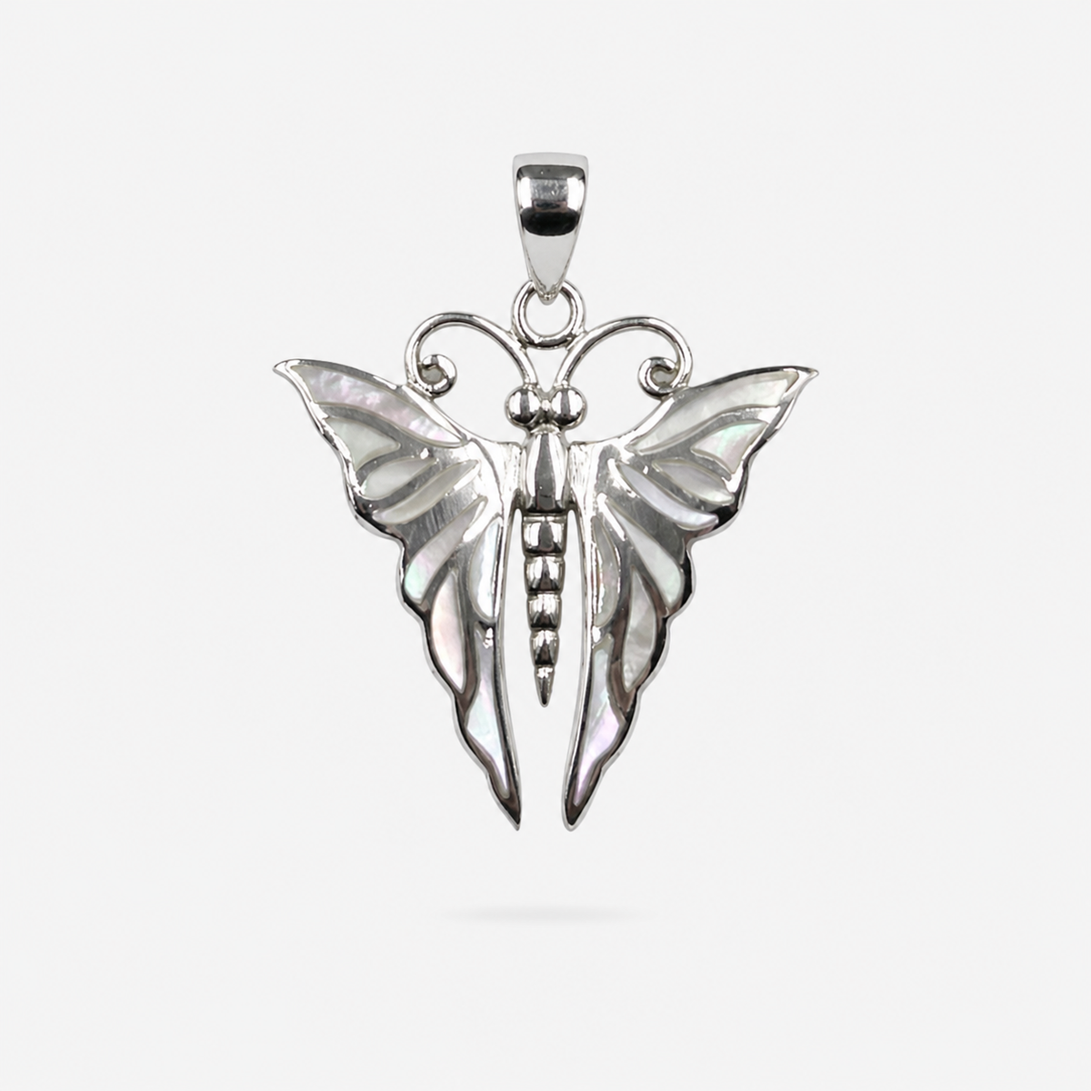 Pendentif papillon en argent 925 et nacre naturelle