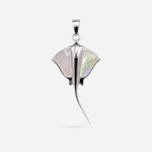 Pendentif raie en argent 925 et nacre naturelle