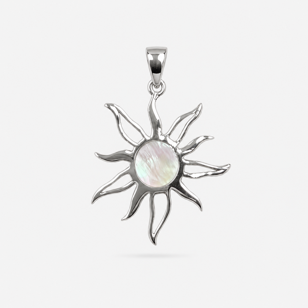 Pendentif soleil en argent 925 et nacre naturelle